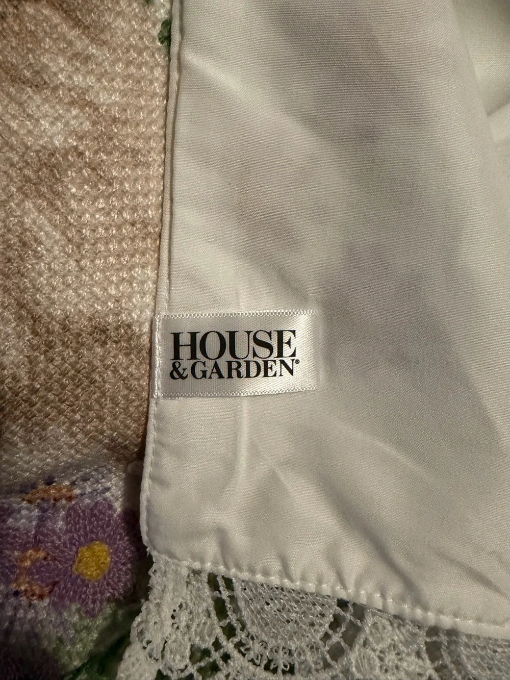 House & Garden table runner